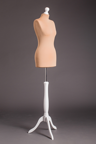 Манекен портновский мягкий телесный для шитья на белой подставке MDNT R